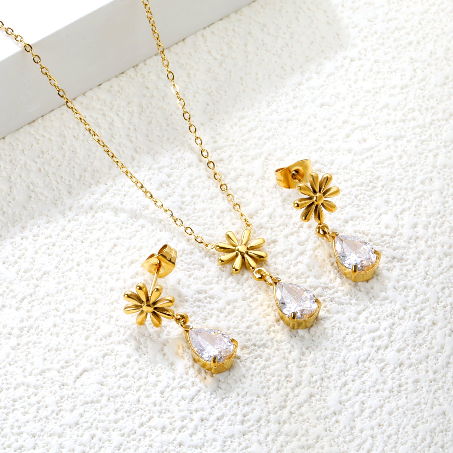 Flower and Teardrop Crystal Jewelry Set
